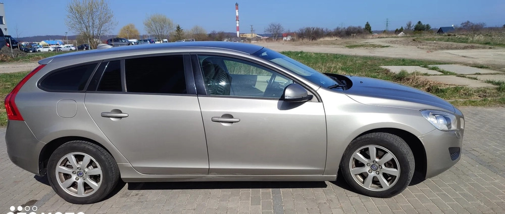 Volvo V60 cena 26000 przebieg: 284727, rok produkcji 2011 z Reda małe 37